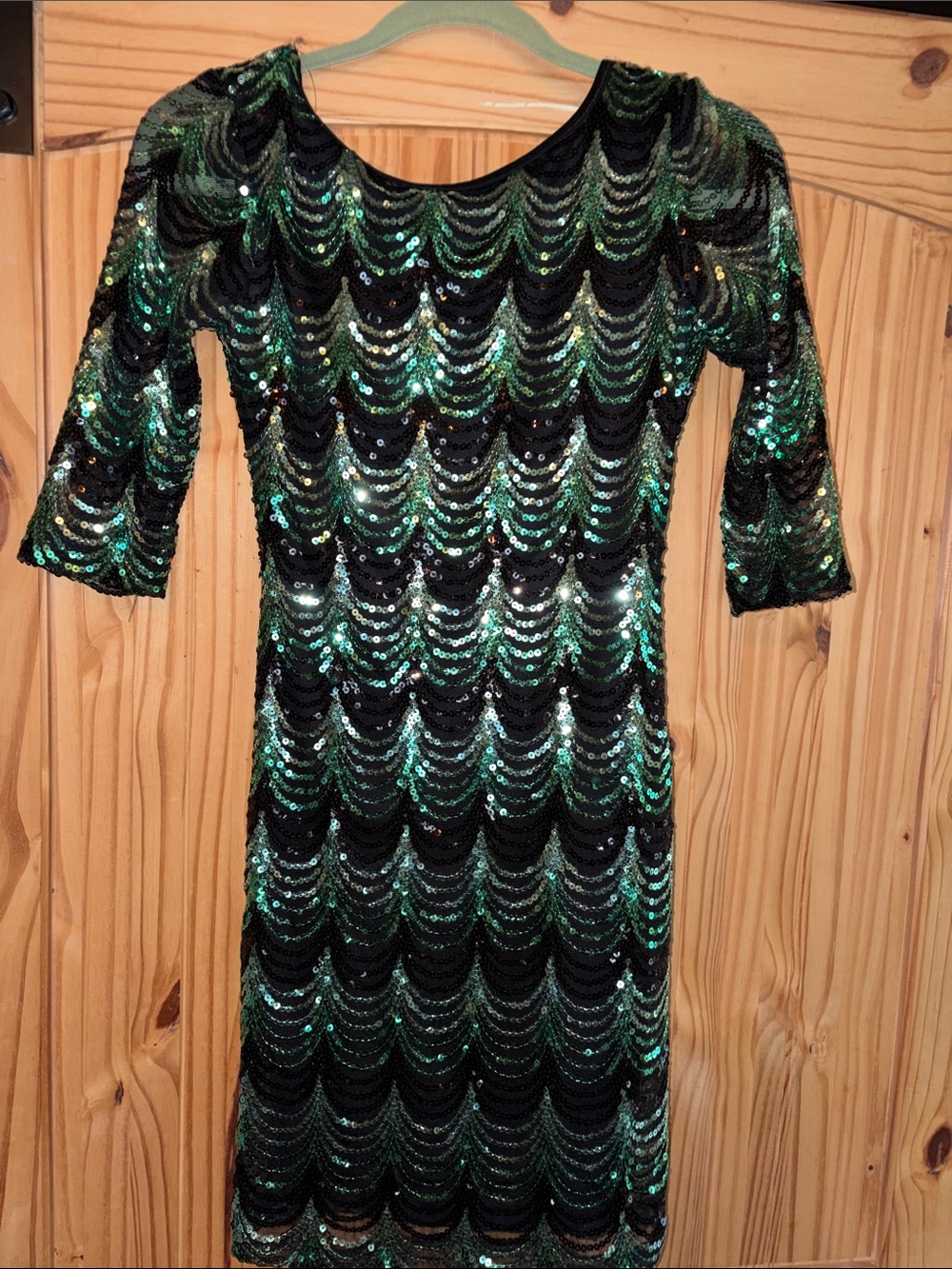 Green Sequin Midi Dress with Scallop Pattern size junior, medium